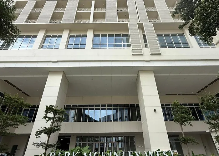 Aparthotel Juanderful At Park Mckinley West Manila